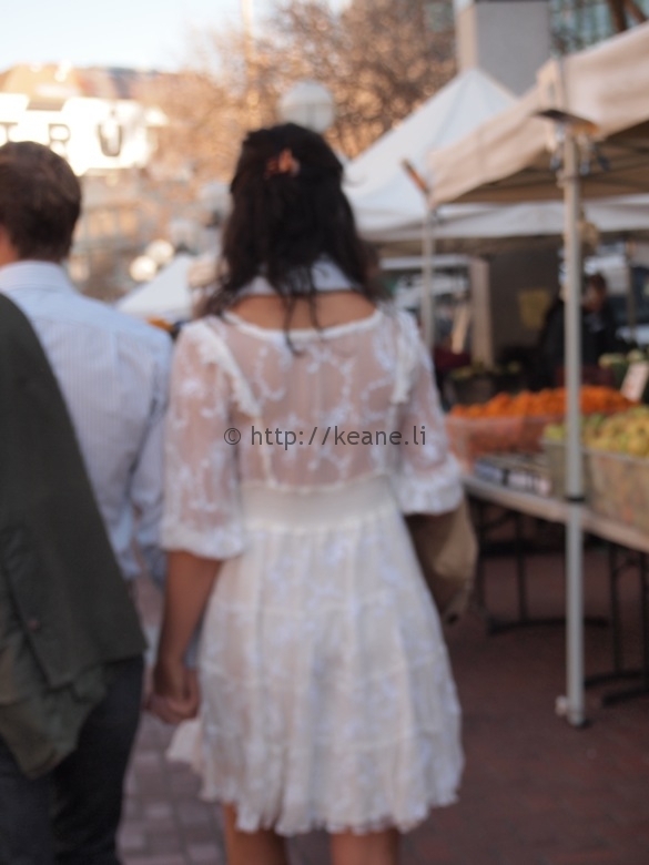 Couple holding hands at Heart of the City Farmers' Market in Civic Center SF (photo)