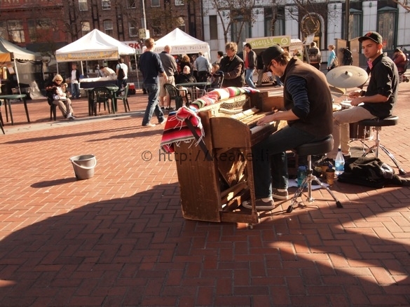 Street musicians performing at Heart of the City Farmers' Market in Civic Center SF (photo)