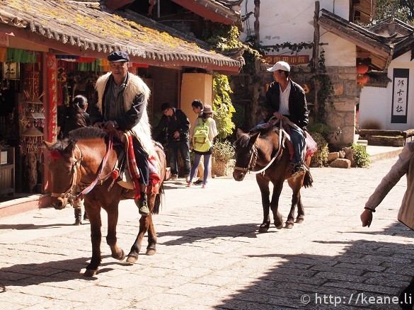 Old meets new in Lijiang during the COART international artists festival