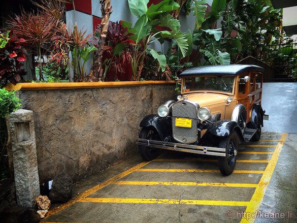 Oahu - Vintage Car in Waikiki